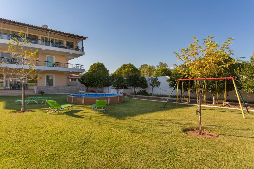 Marathon Beachside Villa 100M From The Beach Szhiniász Kültér fotó