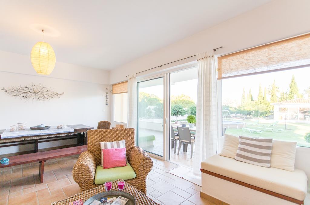 Marathon Beachside Villa 100M From The Beach Szhiniász Kültér fotó