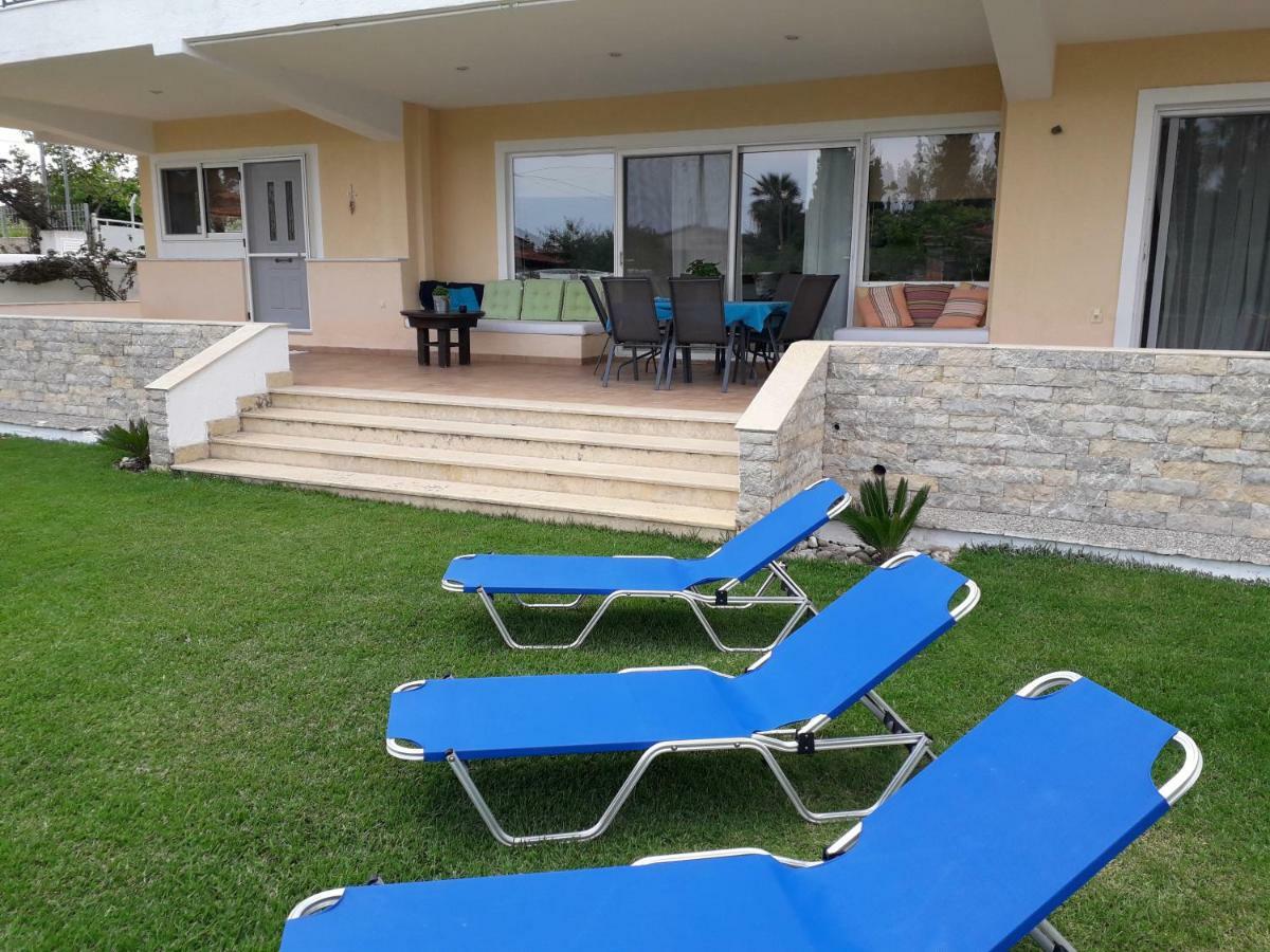 Marathon Beachside Villa 100M From The Beach Szhiniász Kültér fotó